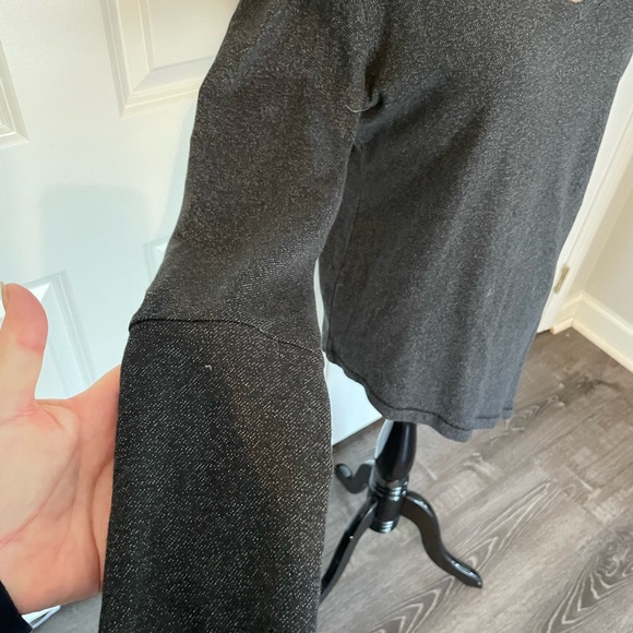 Mountain hardwear asymmetrical top - Picture 2 of 7